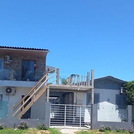 Kitnet S1 Em Torres-Rs - Na Mais Bela Praia Gaucha - Cozinha - Banheiro - Ar Condicionado - Tv E Wi-Fi - Estacionamento - Anfitria Superhost No Bnb ภายนอก รูปภาพ