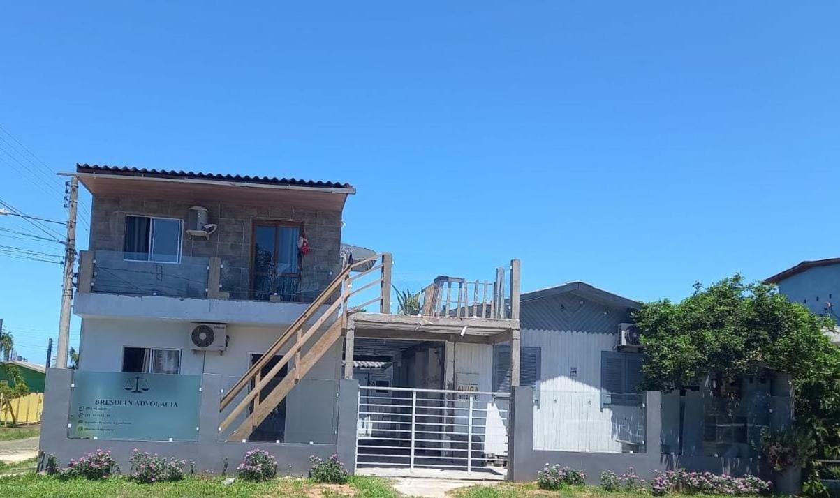 Kitnet S1 Em Torres-Rs - Na Mais Bela Praia Gaucha - Cozinha - Banheiro - Ar Condicionado - Tv E Wi-Fi - Estacionamento - Anfitria Superhost No Bnb ภายนอก รูปภาพ