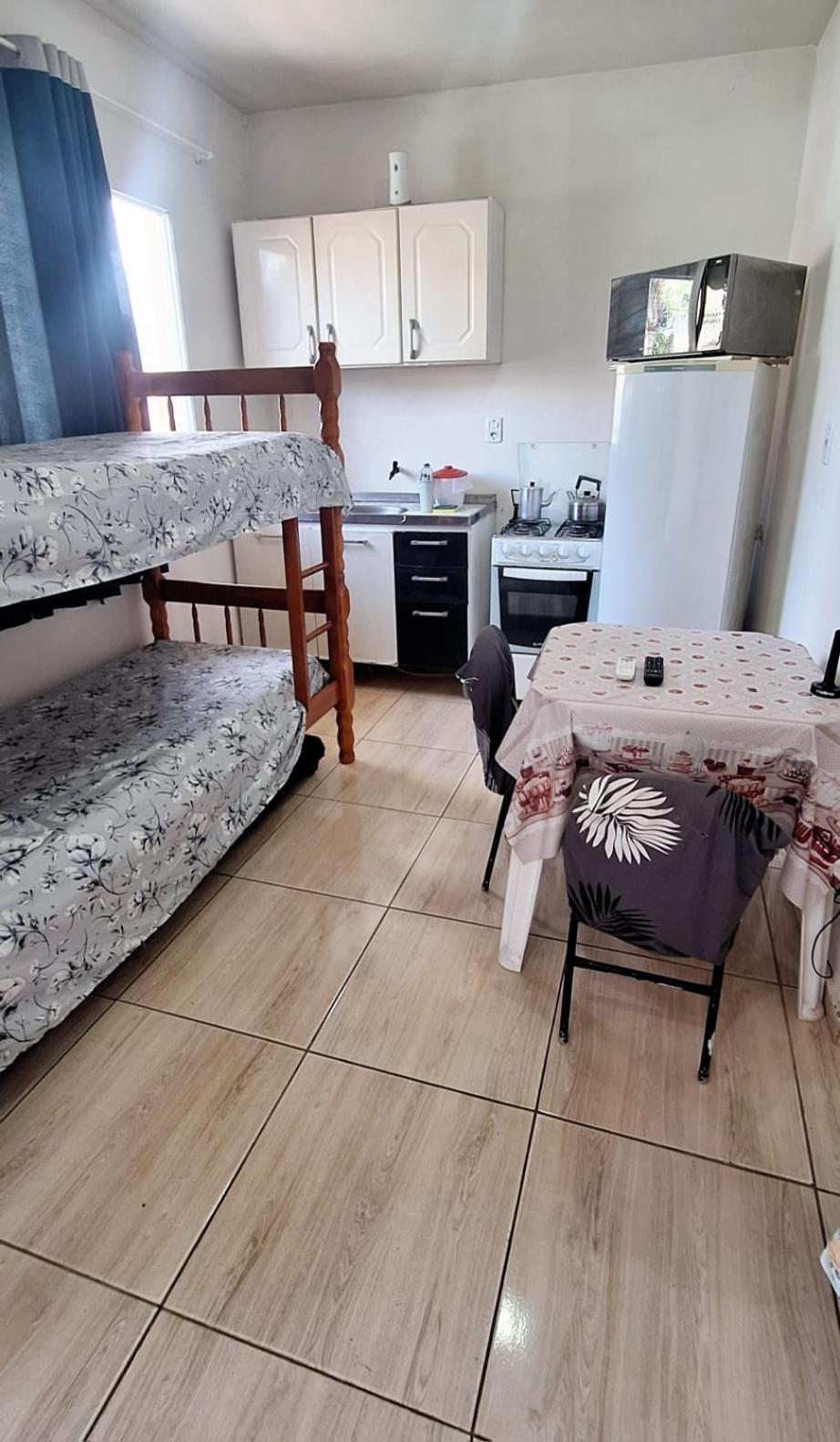 Kitnet S1 Em Torres-Rs - Na Mais Bela Praia Gaucha - Cozinha - Banheiro - Ar Condicionado - Tv E Wi-Fi - Estacionamento - Anfitria Superhost No Bnb ภายนอก รูปภาพ